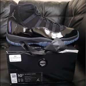 Retro 11 Jordan cap and gown